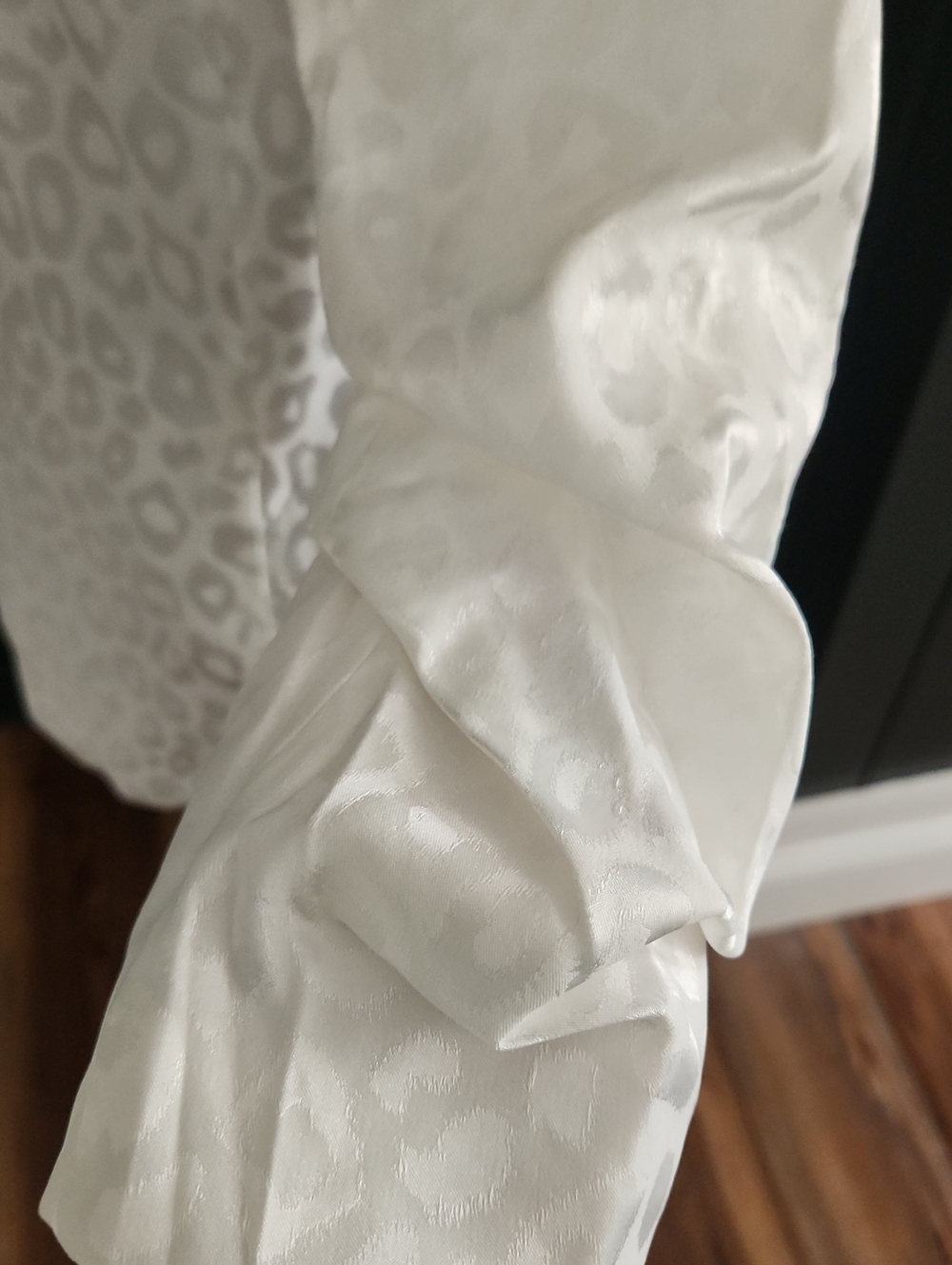 Leopard Eesome Women's Open Blazer- White - Picture 5 of 9